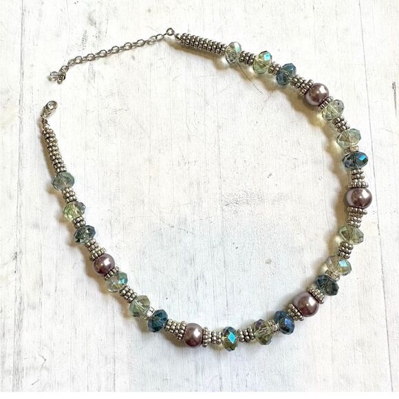 Silver tone crystal  and faux pearl necklace - Picture 2 of 8